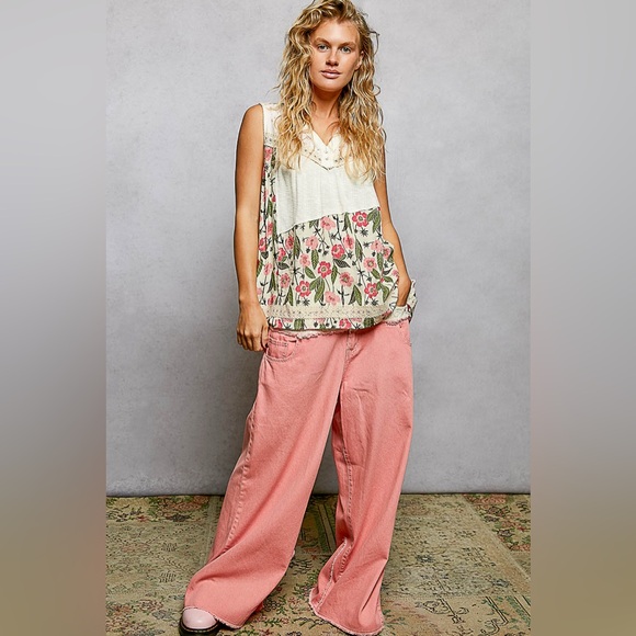 POL Lace Detail Floral V-Neck Tank🆕 - Picture 3 of 6